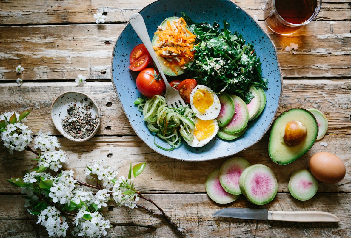Salade verte fraîche avec vinaigrette maison